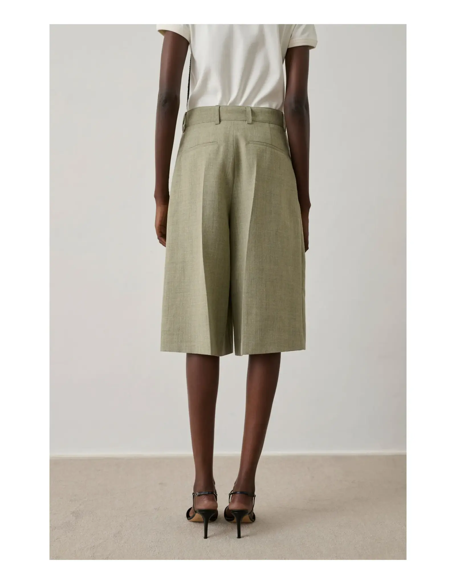 soeur SOEUR IMOGEN BERMUDA SHORTS - BEIGE