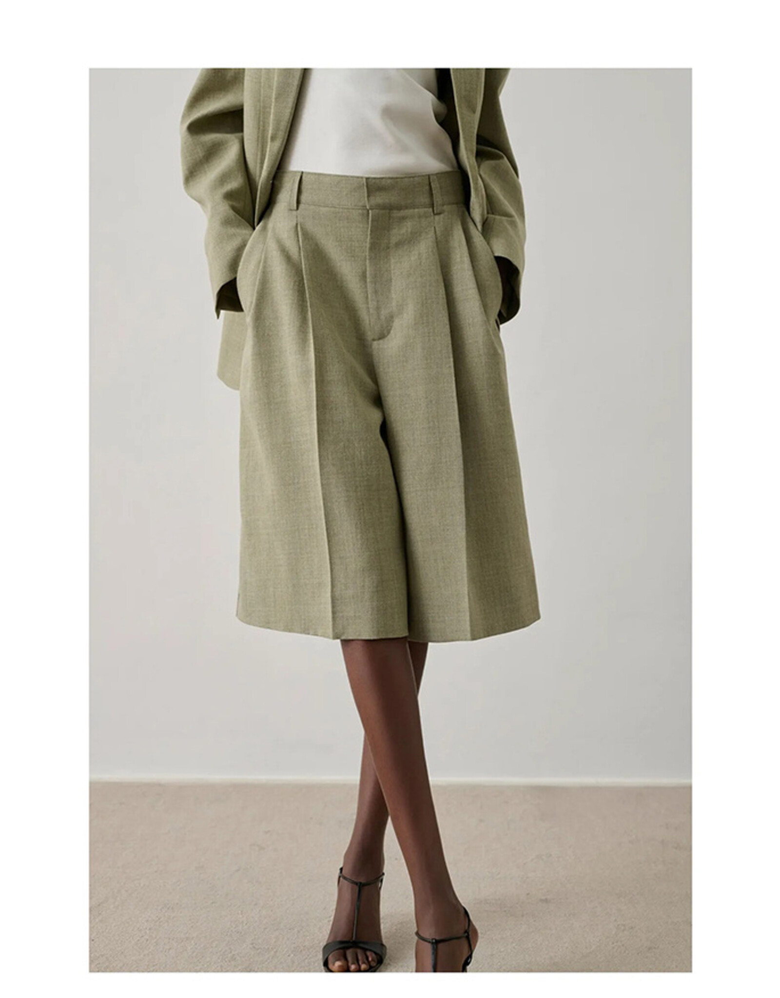 soeur SOEUR IMOGEN BERMUDA SHORTS - BEIGE