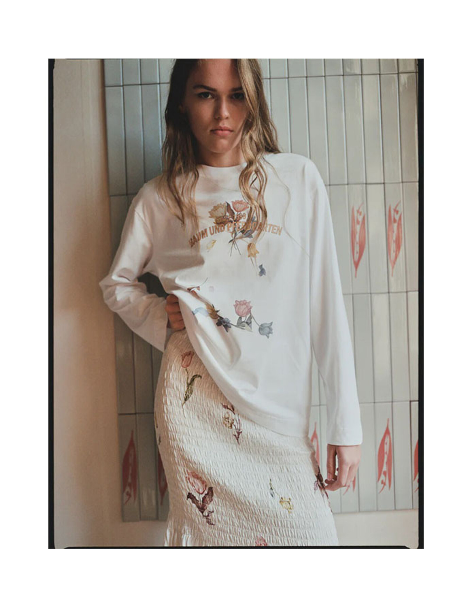Baum Und Pferdgarten BAUM UND PFERDGARTEN JEEVONA TSHIRT -FALLING FLOWERS