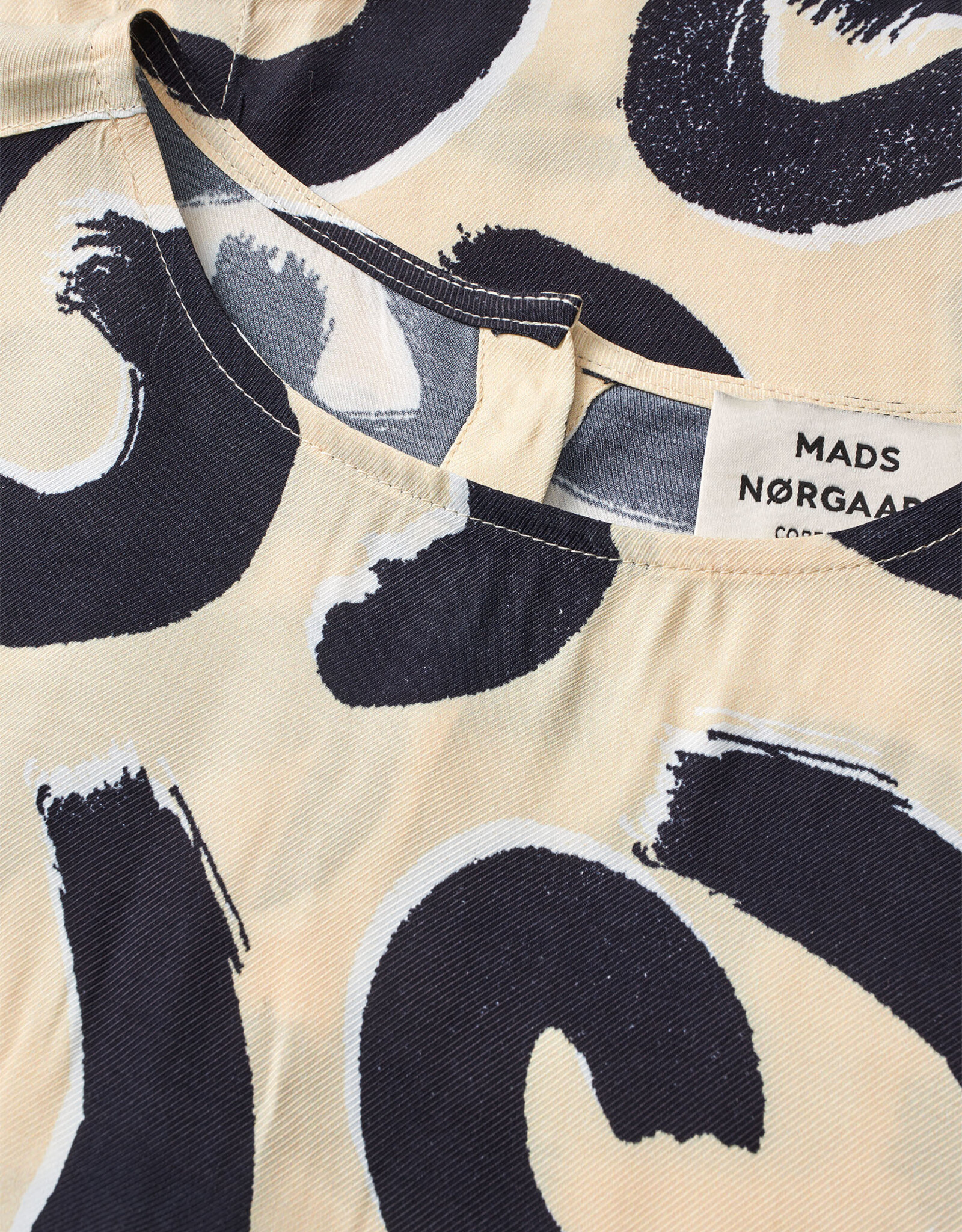 Mads Norgaard MADS NØRGAARD DELICATE TWILL FLOW TOP - AOP ALMOND