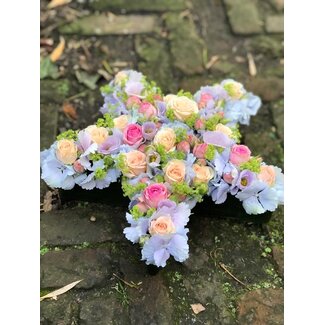 Daniel Ost Flowers Sympathy Collection – Star of Remembrance (20 cm)