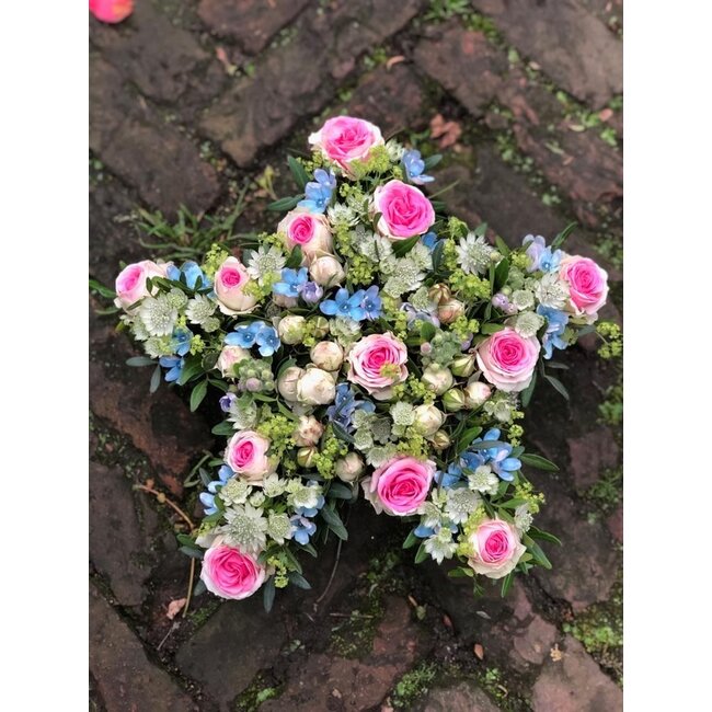 Daniel Ost Flowers Sympathy Collection – Star of Remembrance (20 cm)