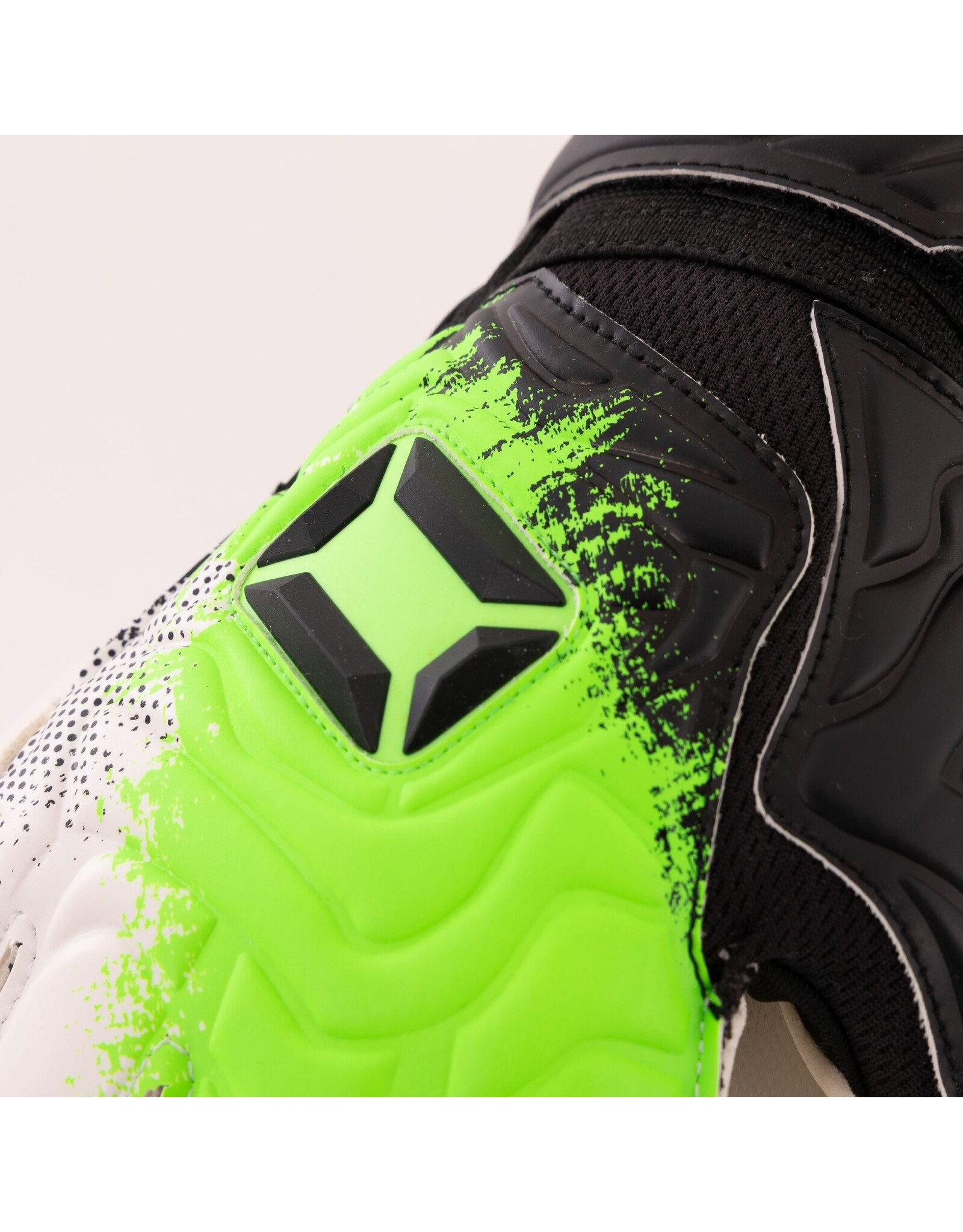Stanno White-Green-Black-Ultimate Grip V JR Goalkeeper Gloves