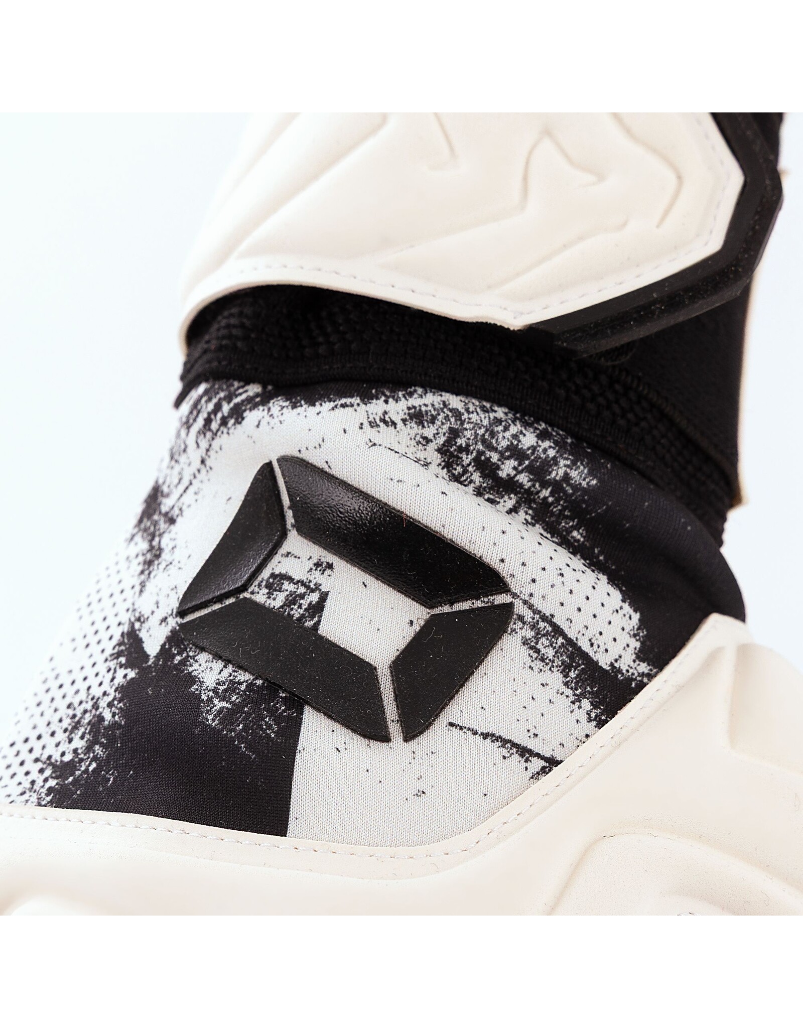 Stanno White-Black-Ultimate Grip V Goalkeeper Gloves