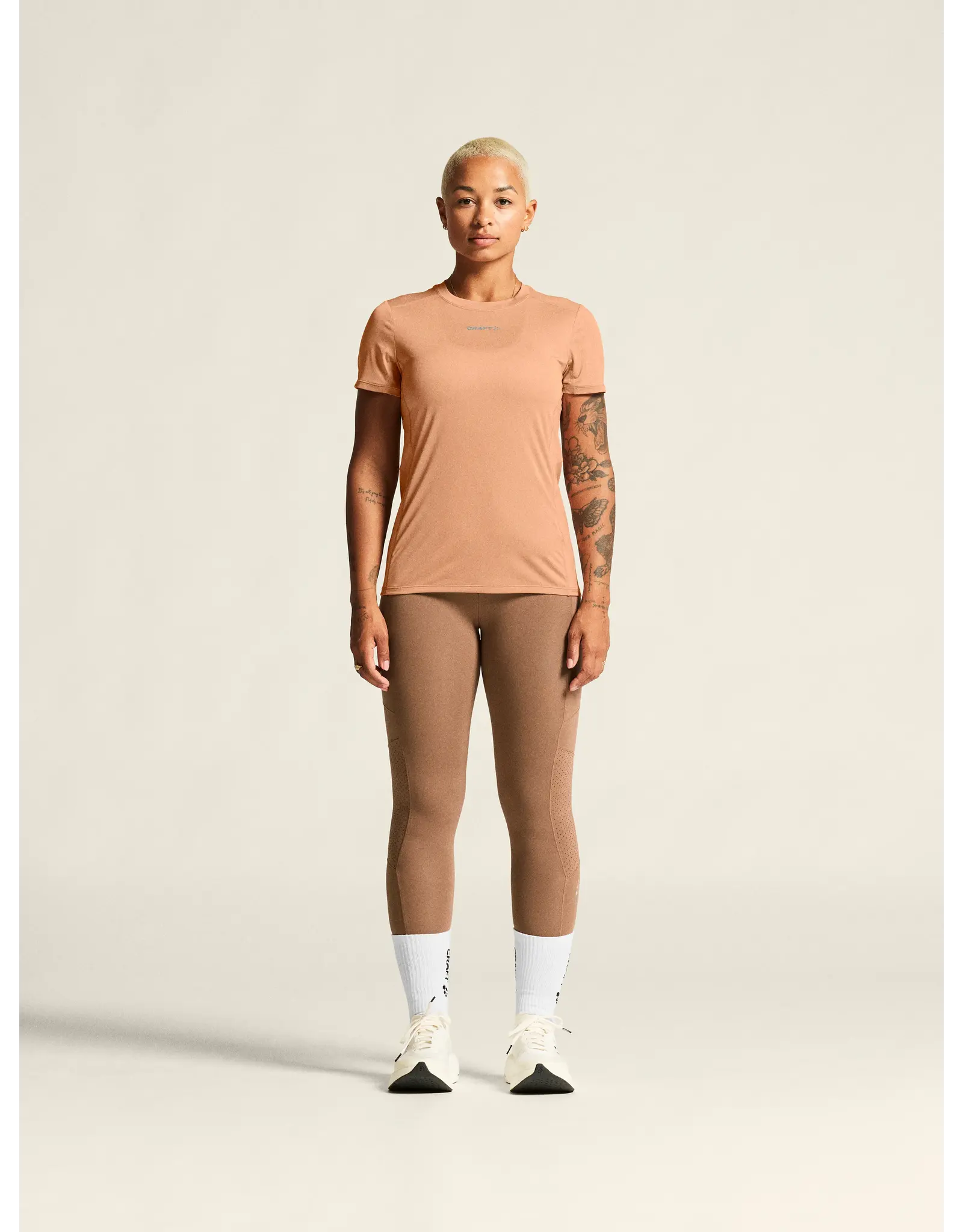 Craft ADV ESSENCE SS TEE 2 W-Dames-LIGHT SYRUP