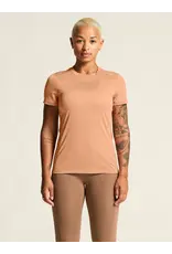 Craft ADV ESSENCE SS TEE 2 W-Dames-LIGHT SYRUP