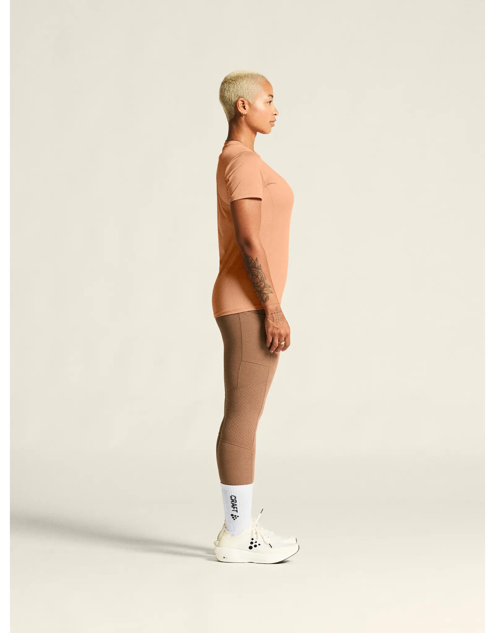 Craft ADV ESSENCE SS TEE 2 W-Dames-LIGHT SYRUP