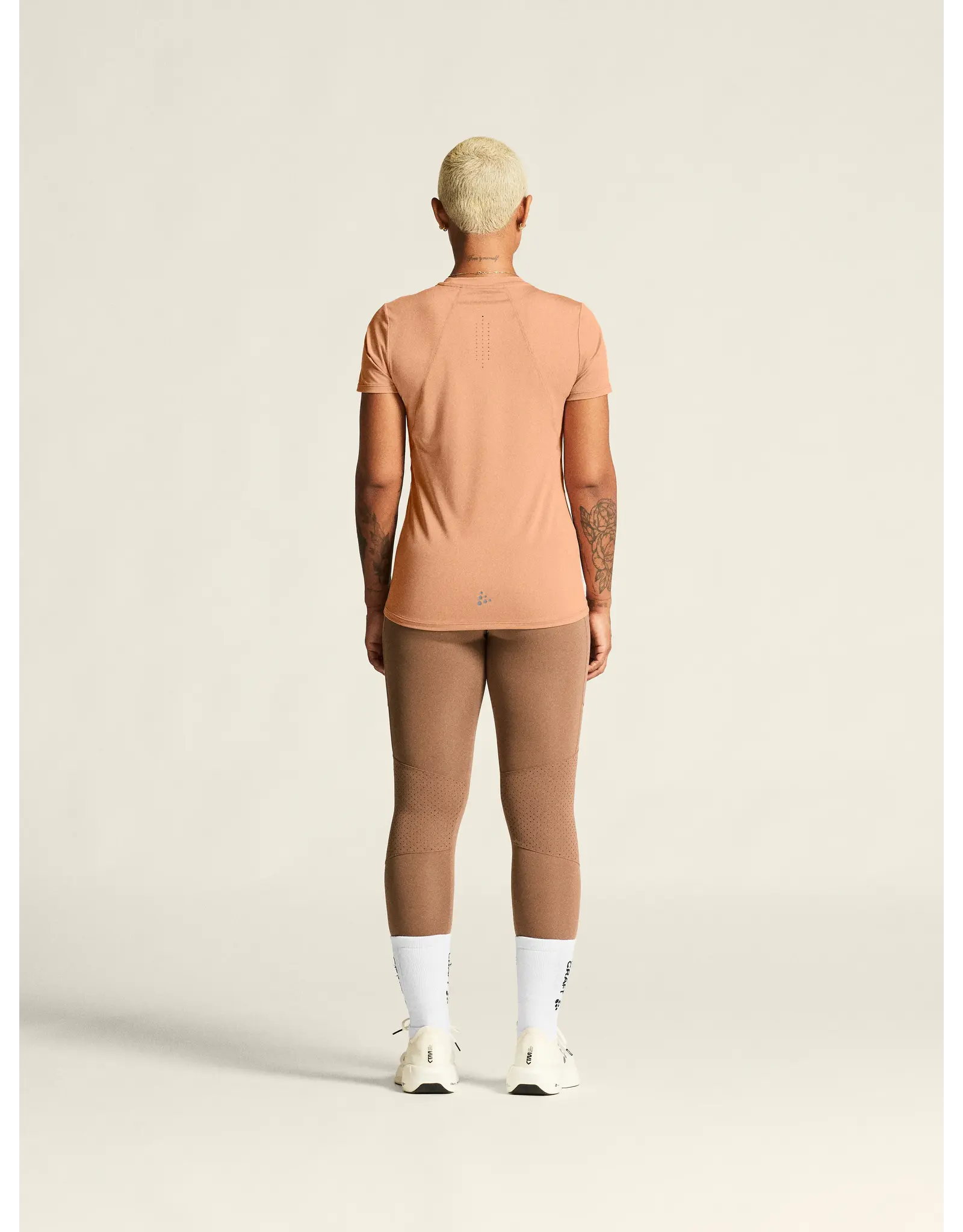 Craft ADV ESSENCE SS TEE 2 W-Dames-LIGHT SYRUP