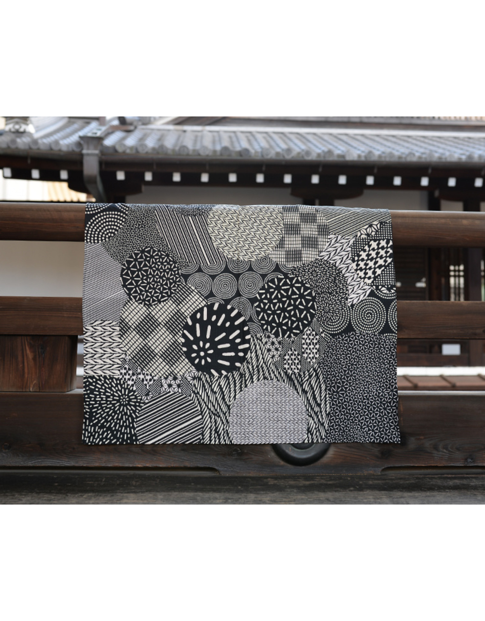 Mashu Kyoto FUROSHIKI -Kreise black 100% Baumwolle im Siebdruck