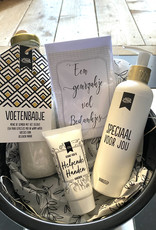 Bedankt pakket in emmer - voetenbadje, handzeep, handcreme Bedankt pakket in emmer - voetenbadje, handzeep, handcreme