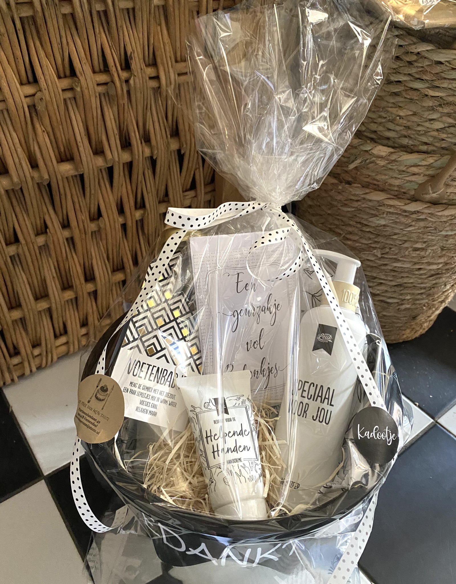 Bedankt pakket in emmer - voetenbadje, handzeep, handcreme