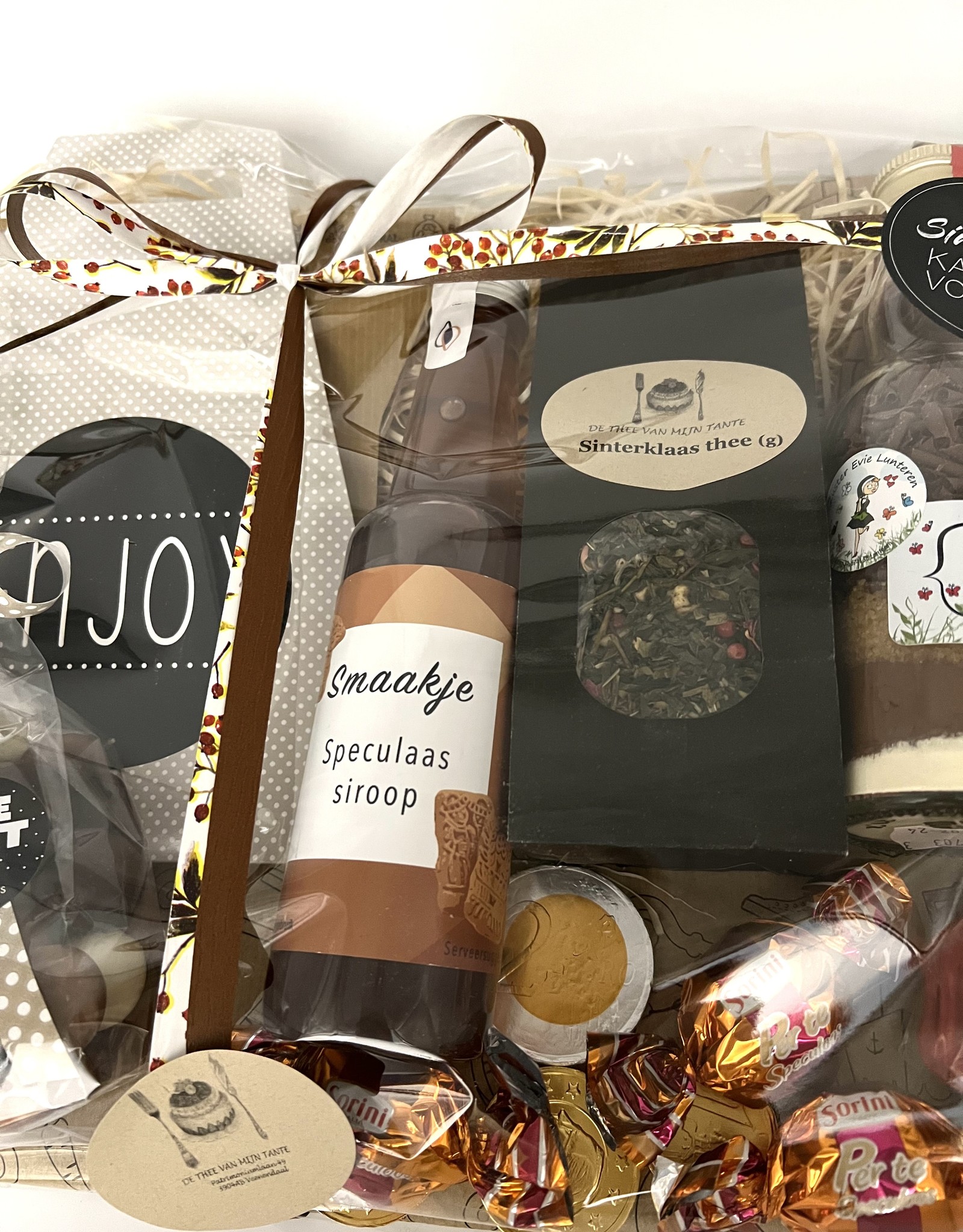 Sinterklaaspakket groot met koffie en thee chocolademelk en diverse lekkernijen