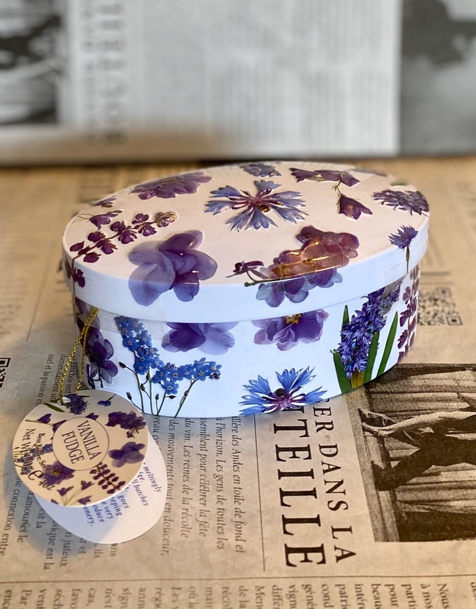 Gardiners of scotland Purple Flower Tin met  vanilla fudge