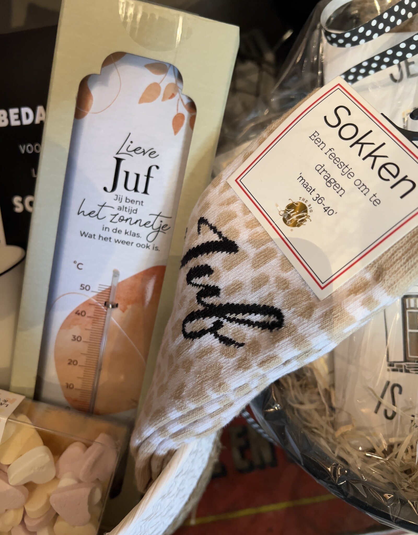 Voor de Juf - Cadeaupakket  Knuffel in mand