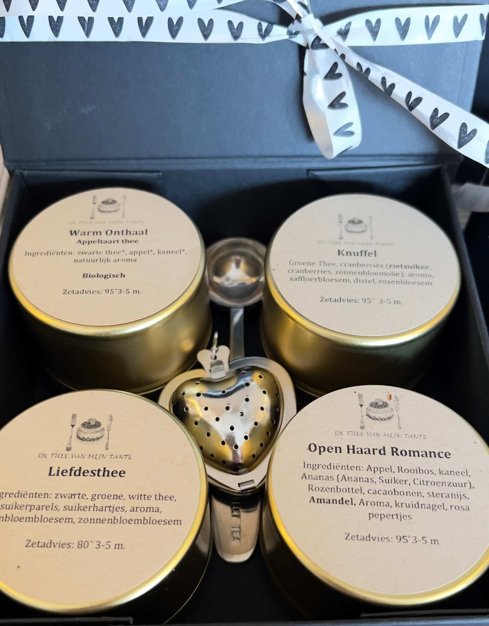 Theedoos - Valentijn - 4 theesoorten inclusief theemaatlepel en theezeefje