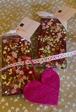 Chocolade reep met pistache, framboos en hartjes