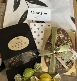 Brievenbuspakket - Paaspakketje met thee en chocolade ei