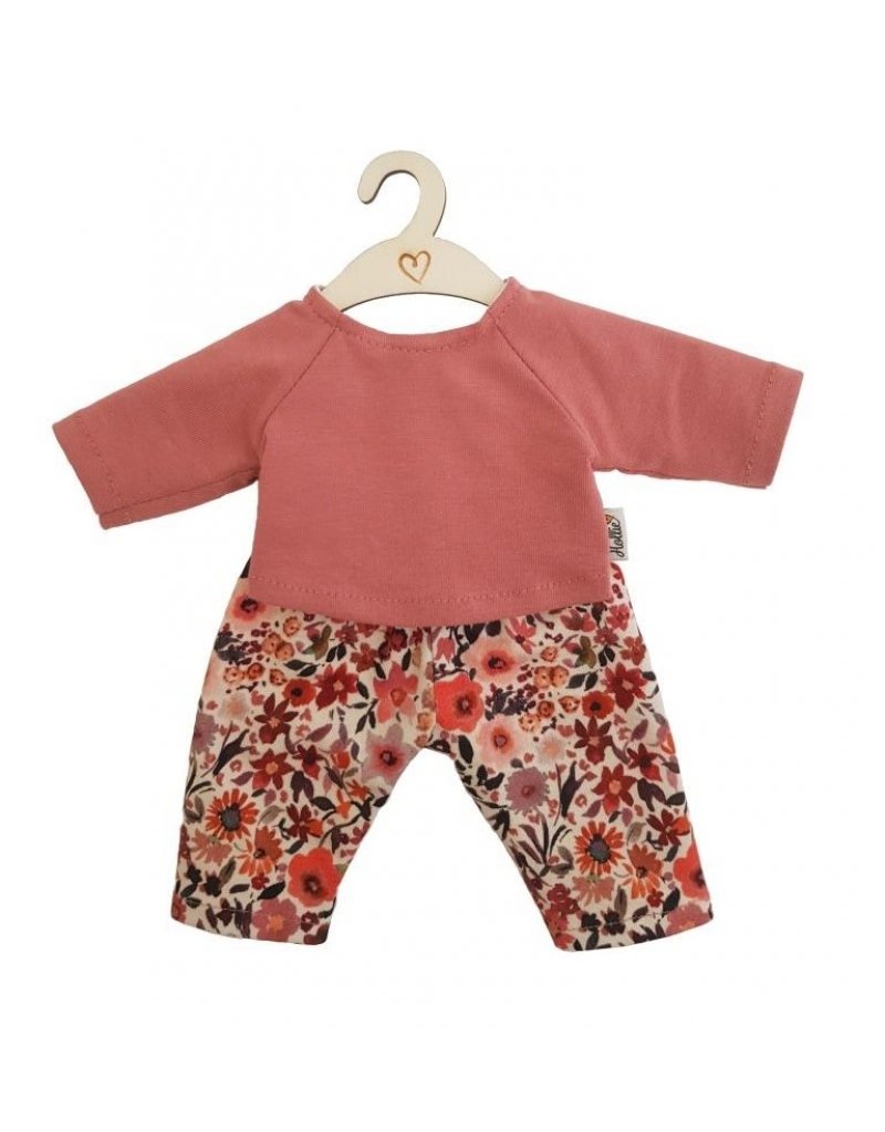 Hollie Poppenbroek en -shirt retro flowers