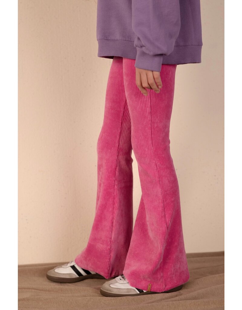 Nixnut Basic Flared Pinky