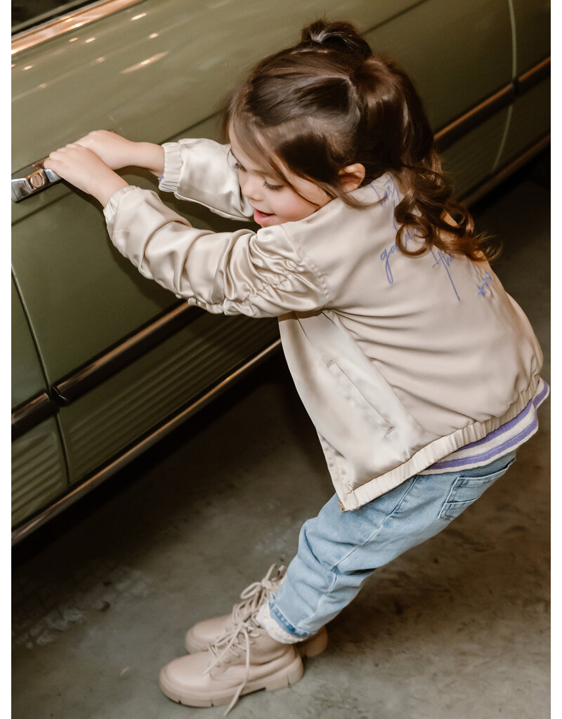 Daily Seven 2500 Mom Fit Embroiderie