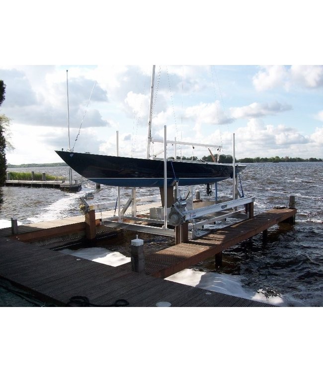4-6 Post - Fixed boatlift, systems from 2.250 till 12.600 kg