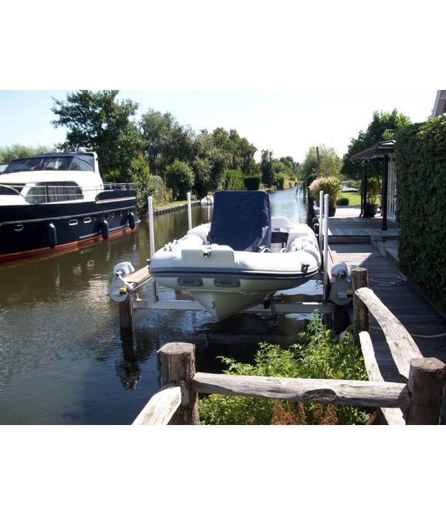 4-6 Post - Fixed boatlift, systems from 2.250 till 12.600 kg