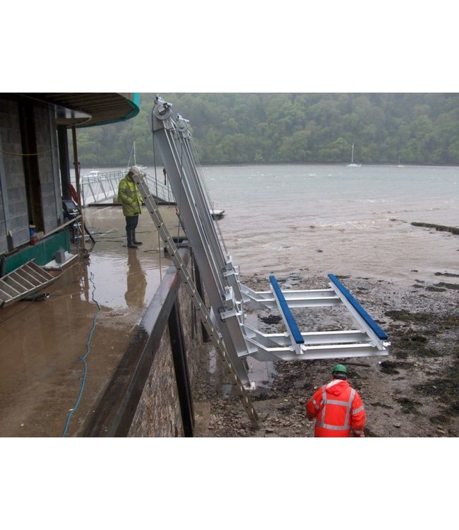 Elevator - Fixed boatlift, systems from 680 till 18,000 kg