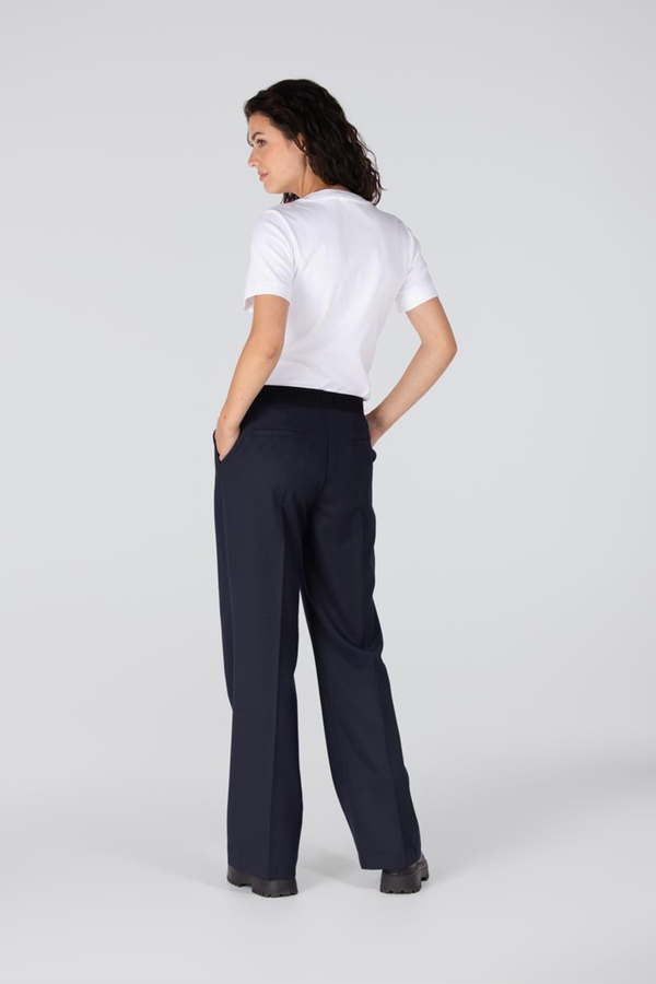 Charlie Broek - Dark Blue