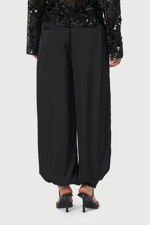 Falya Drapy Satin Balloon Pants - Black