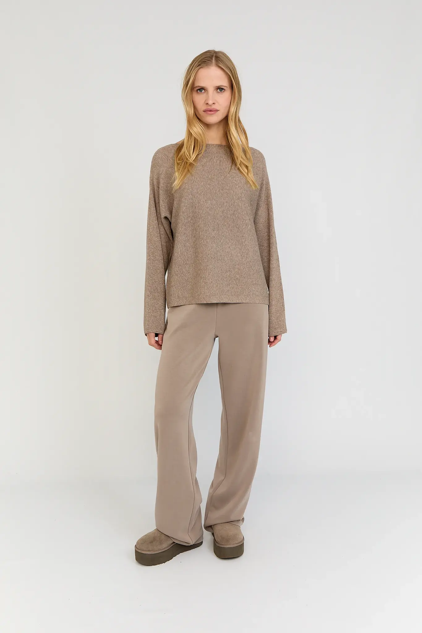 Leya Pullover - Taupe Solid