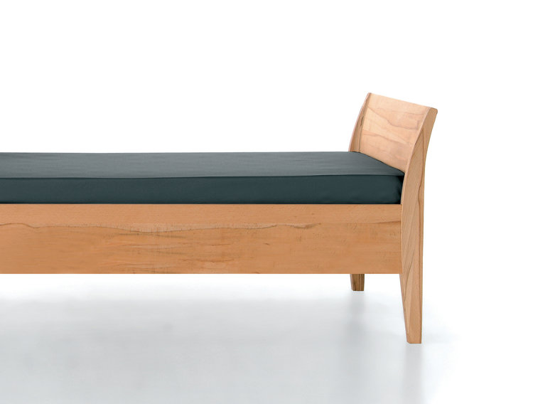 COBURGER WERKSTÄTTEN 1894 Massivholzbett PRO-CLASSICO mit erhöhtem Fußteil