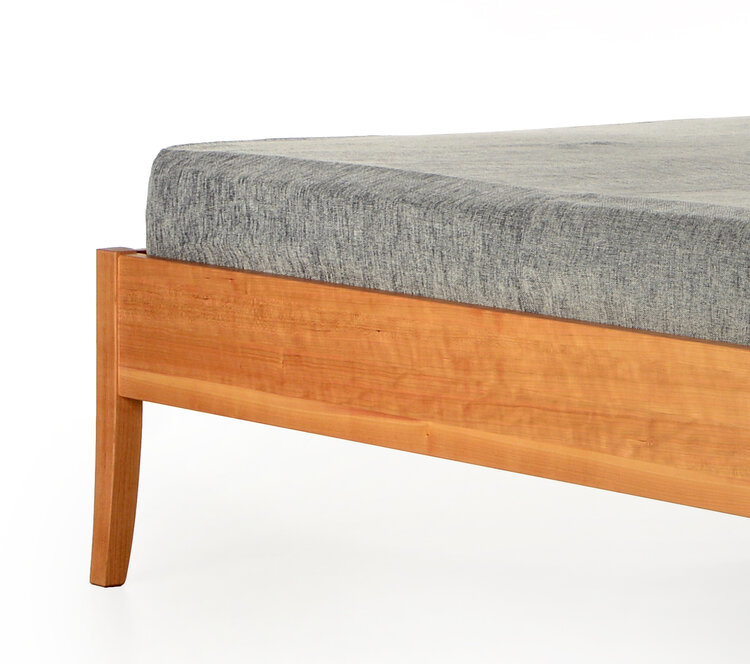 COBURGER WERKSTÄTTEN 1894 Massivholzbett LAGUNA