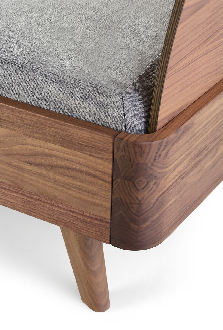 COBURGER WERKSTÄTTEN 1894 Massivholzbett CREO_F mit Formholz-Rückenlehne