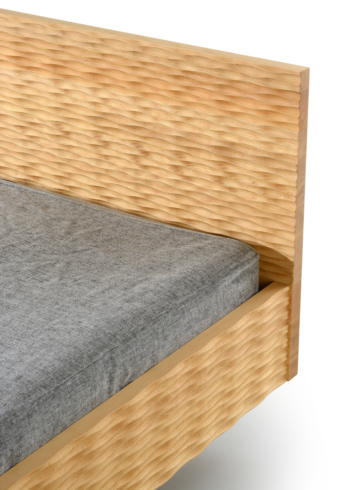 Massivholzbett F2-WOODWAVES - SEILER MÖBELMANUFAKTUR