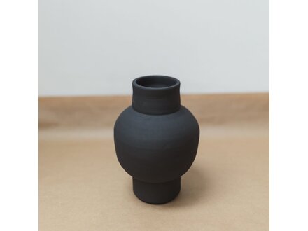 Oito.Atelier Vaas Parma zwart Oito.Atelier Vaas Parma zwart