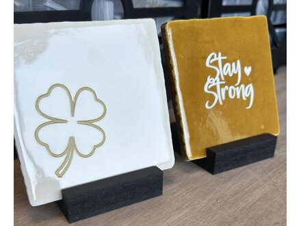 Yett Display voor tegeltje hout zwart