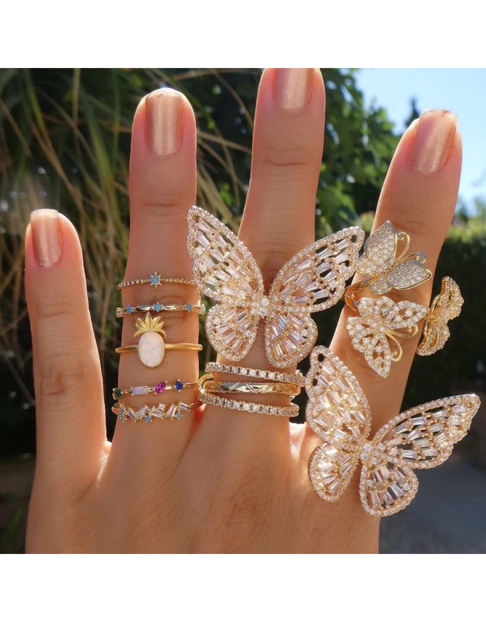 Oorbellen  vlinder met zirkonia steentjes in goud, zilver of rosé kleur