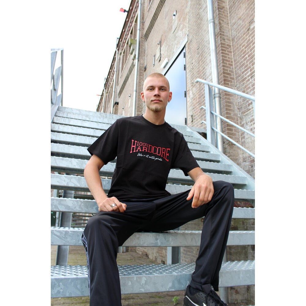 100% Hardcore 100% Hardcore Reliëfdruk T-shirt 'Essential' (Black/Red) 100% Hardcore 100% Hardcore Reliëfdruk T-shirt 'Essential' (Black/Red)