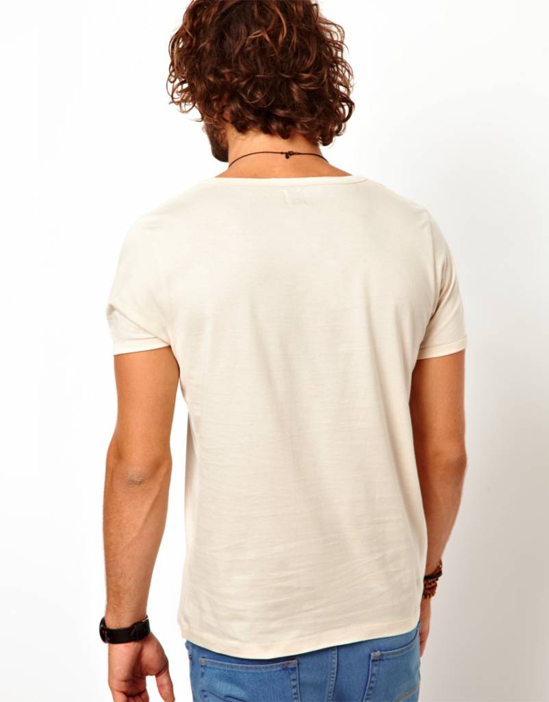 T-shirt with bound neck