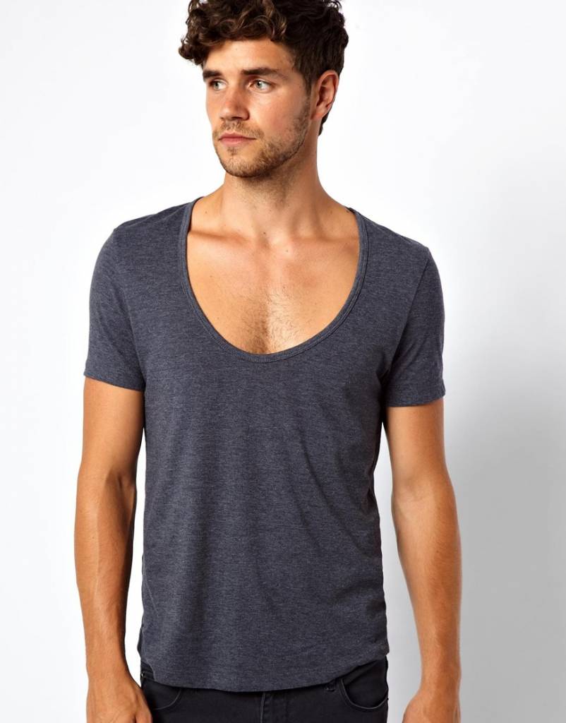 T-shirt with deep collar