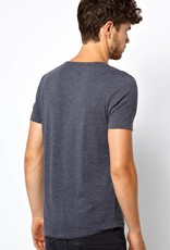 T-shirt met diepe kraag