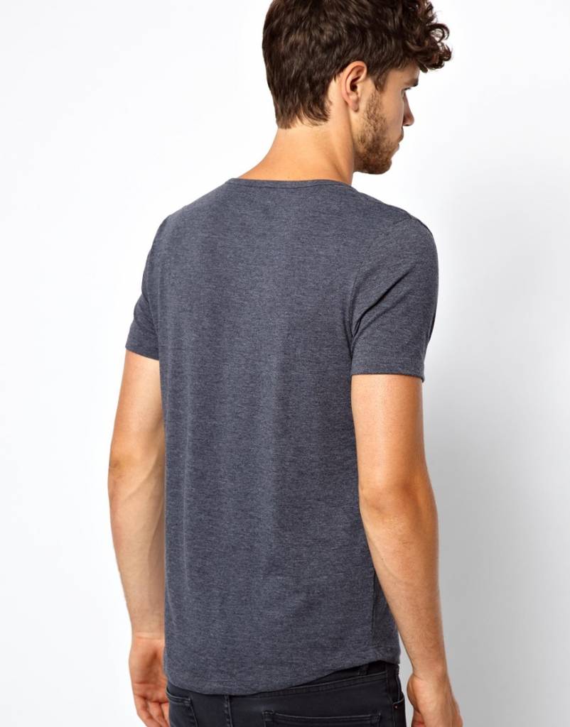 T-shirt with deep collar