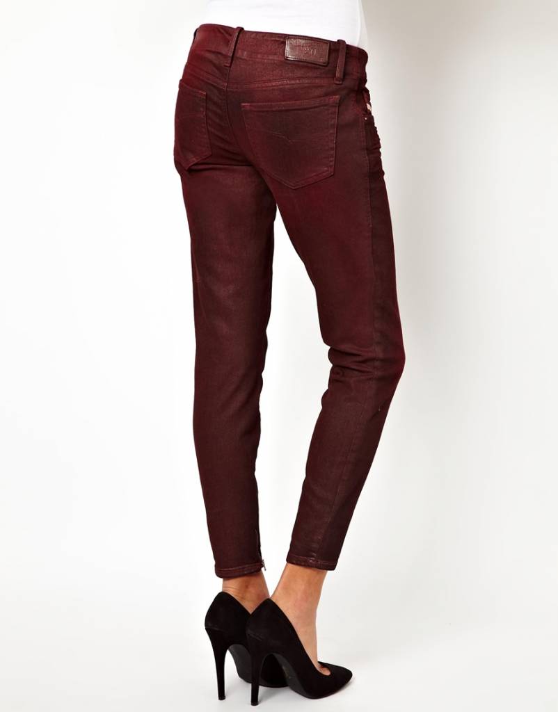 Red skinny jeans