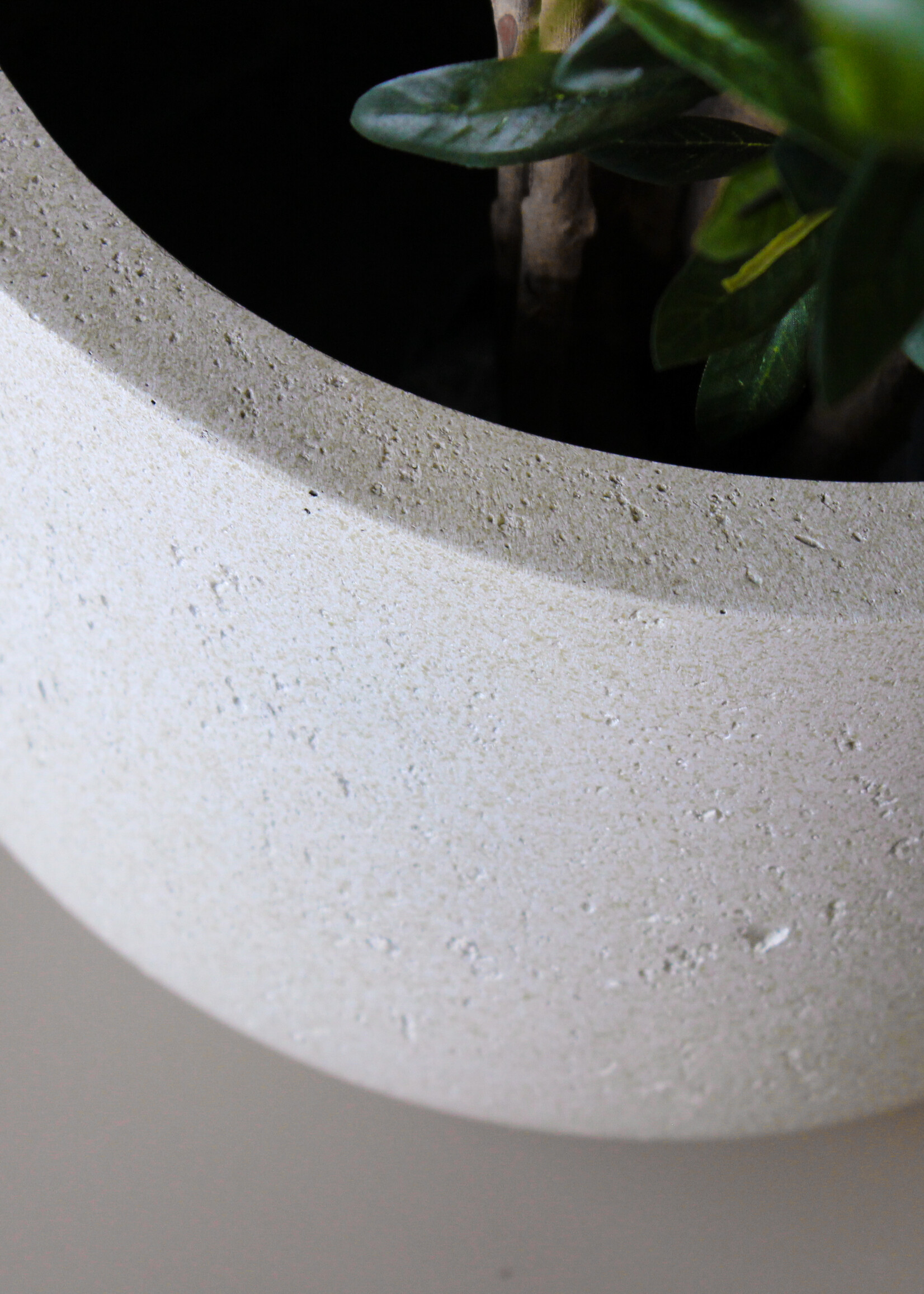 Luca Lifestyle - Grigio Pflanzkübel "Grigio New Egg Pot Low" Creme Weiß Rund Fiberglas