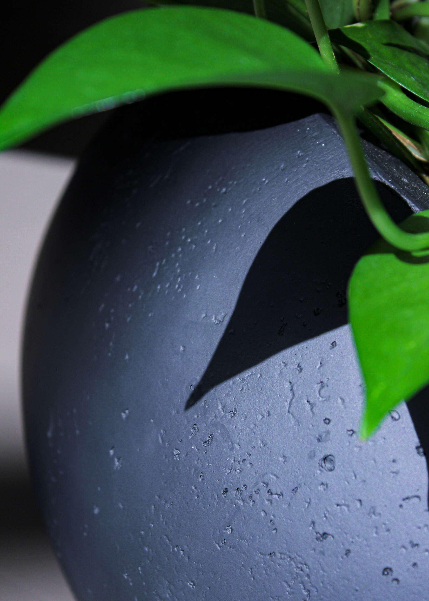 Luca Lifestyle - Grigio Pflanzkübel "Grigio New Egg Pot" Anthrazit Rund Fiberglas