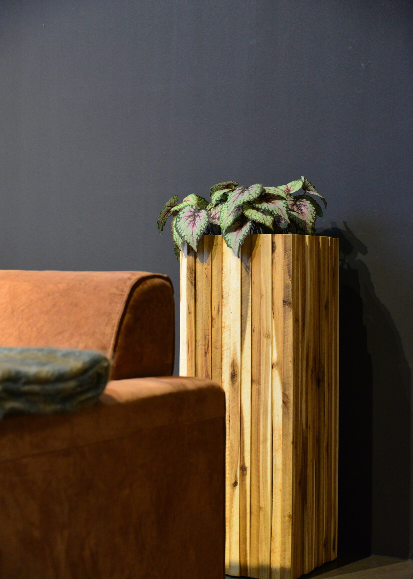 Luca Lifestyle - Marrone Pflanzkübel "Marrone Verticale High Cube" Quadratisch Holz