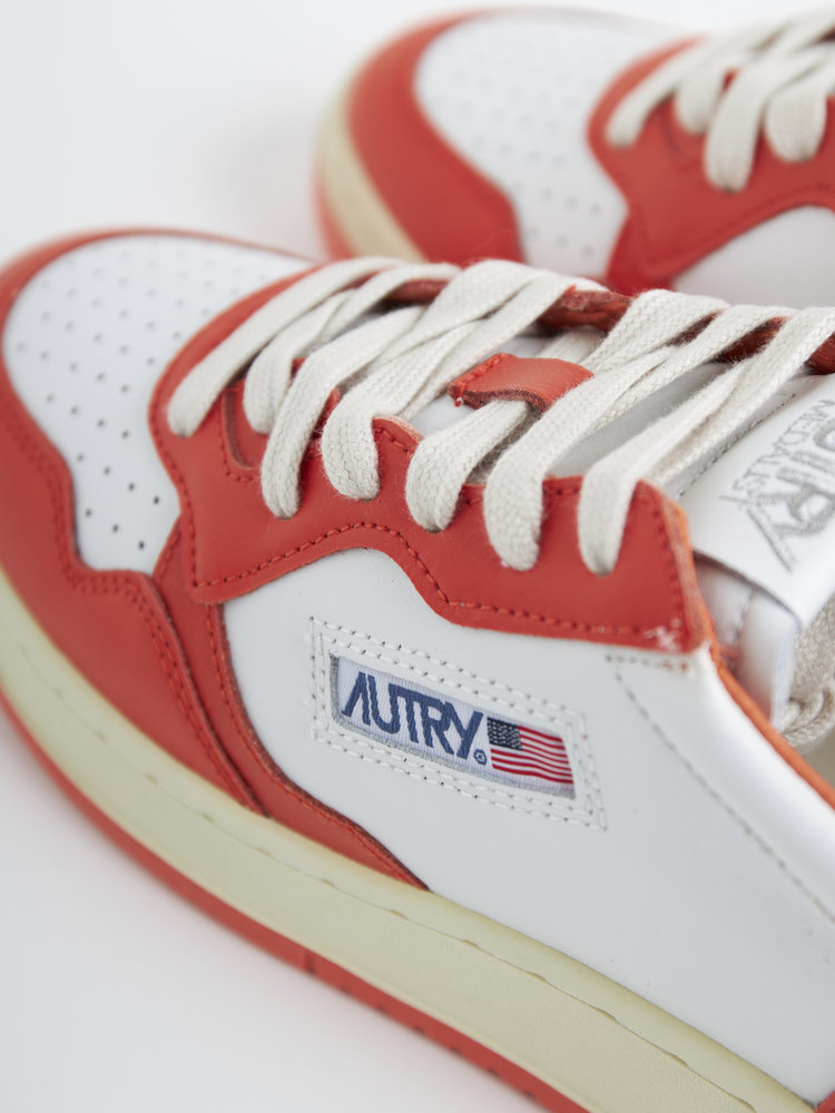 Autry Action Shoes Medalist 01 Low Leather/Leather White/Tangerine