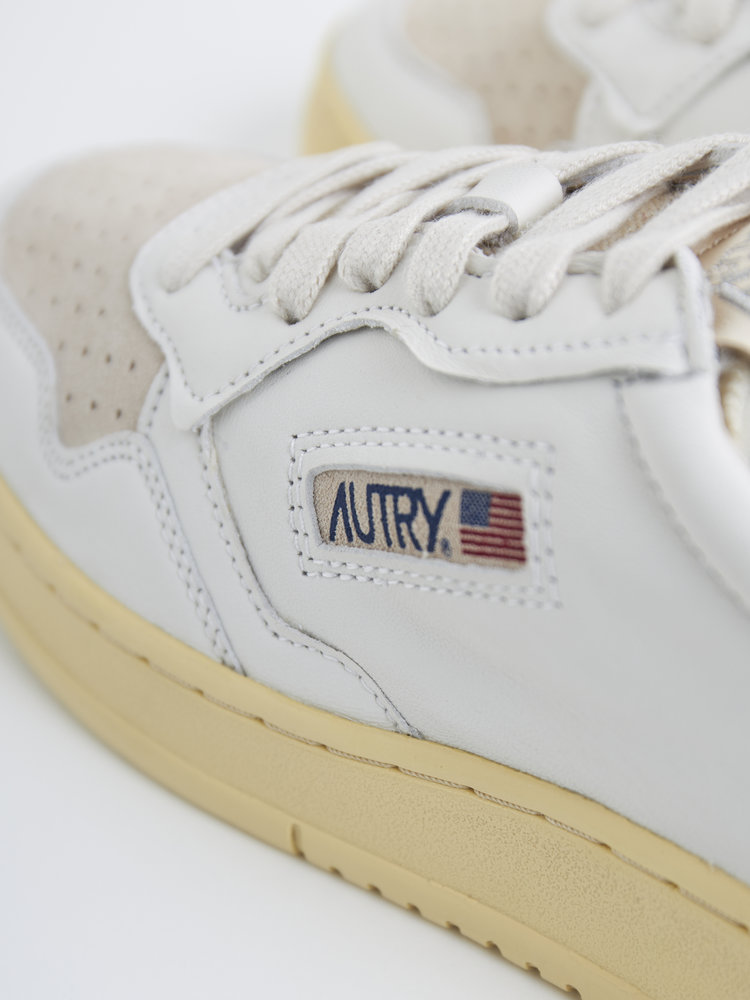 Autry Action Shoes Medalist 01 Low Leather/Suede White/Sand
