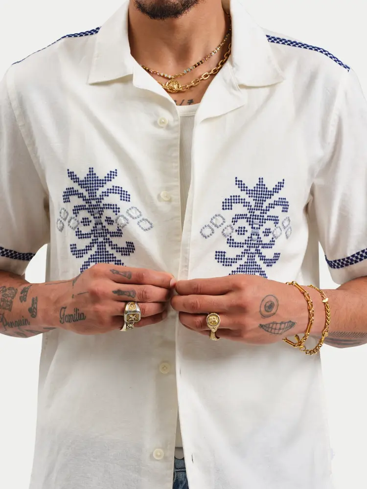 Wax London Didcot Shirt Crest Motif Ecru Blue