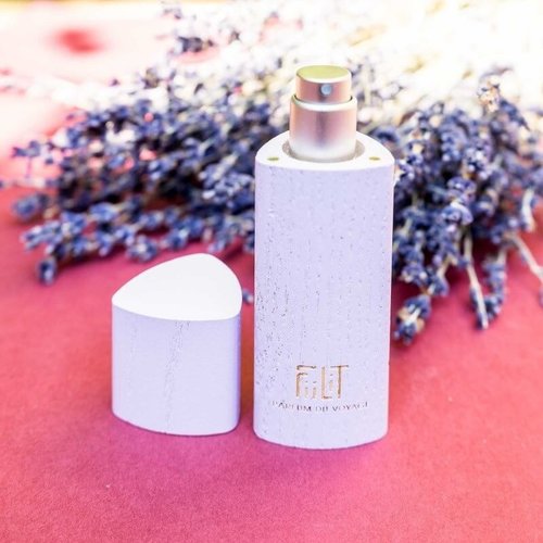 Fiilit Parfum | Camina Provence - WoodenCase (Spray 11ml) met Sample